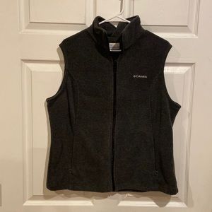 Columbia Women’s Vest. Charcoal Gray. Size XL. EUC